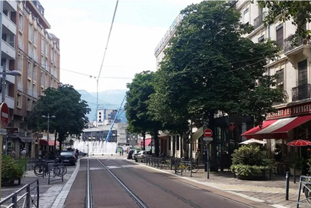 Joli 2 Pieces En Centre Ville , Gare A 50 Metres Гренобъл Екстериор снимка